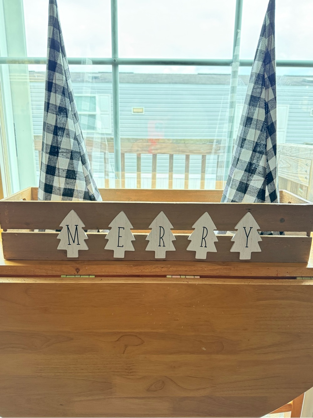 Merry Wooden Tree Garland - Neutral Holiday Sign